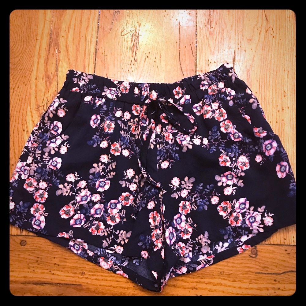 Gypsies & Moondust shorts size small